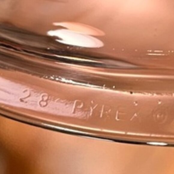 Pyrex Visions Cranberry 2.5 Qt Round Casserole V-33-B with Lid V-33-C - Picture 10 of 11